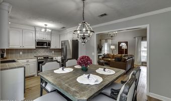 317 Greensboro Dr, Brandon, MS 39047