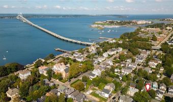 2 Lasalle Pl, Newport, RI 02840