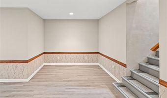 100 Windsor Dr, Alton, IL 62002