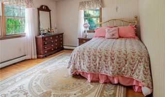 9 Apache Ln, Cumberland, RI 02864