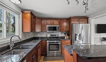 83 Bateman Ave, Cranston, RI 02920