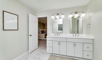 1093 Del Ebro Dr, Ballwin, MO 63011