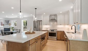 42 Hillside Ave, Bedford, MA 01730
