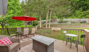 8 Brookview Ct, Bethel, CT 06801