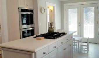 19 Stockholm St, Newport, RI 02840