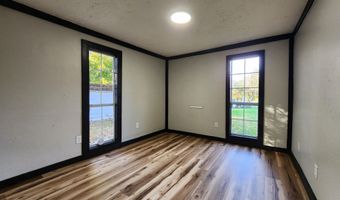 23 W Anderson St, Aurora, MO 65605