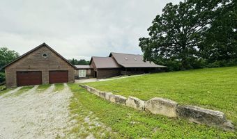 300 Round Up Ln, Bakersfield, MO 65609