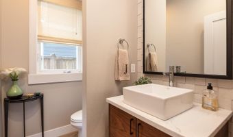 2100 NW Newport Hills Dr, Bend, OR 97703