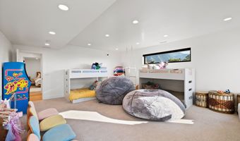 348 E HIDDEN LAKE Dr, Bountiful, UT 84010