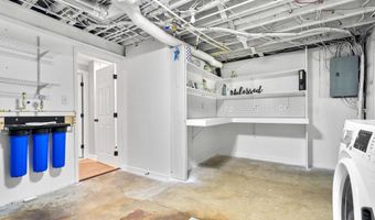 8605 ARDFOUR Ln, Annandale, VA 22003
