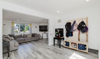 1 Lee Ann Dr, Johnston, RI 02919