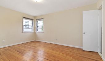 6011 ROOSEVELT St, Bethesda, MD 20817