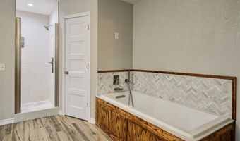 405 N Wickham St, Alvord, TX 76225