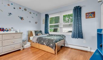 186 Van Brackle Rd, Aberdeen, NJ 07747