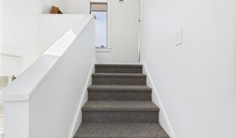 34 Beach Plum Rd, Narragansett, RI 02882
