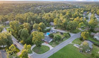 702 Dewoody Dr, Bentonville, AR 72712