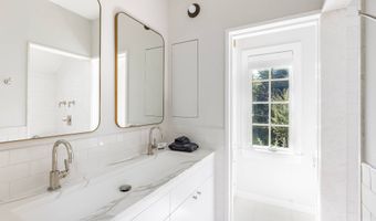 30 Hand Ln, Amagansett, NY 11930