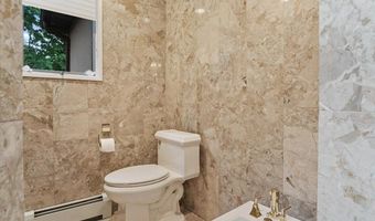 29 Sunset Rd S, Albertson, NY 11507