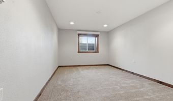 1006 NE 28th Ave, Aberdeen, SD 57401