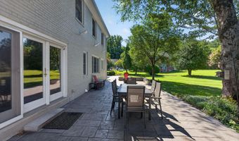 6720 NEWBOLD Dr, Bethesda, MD 20817
