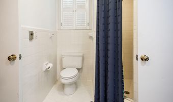 220 Lake Shore Dr, Alma, GA 31510