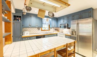 33 Forge Dr, Avon, CT 06001