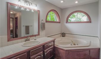2641 Topflite Dr, Akron, OH 44312
