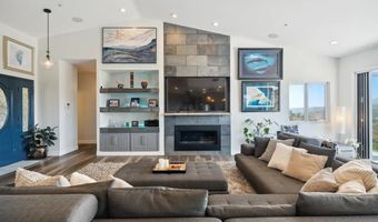 9420 Crest Dr, Spring Valley, CA 91977