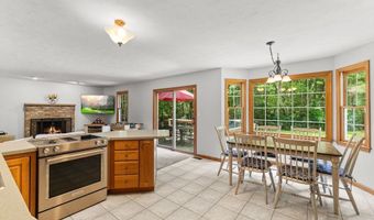 4 Crestwood Dr, Blackstone, MA 01504