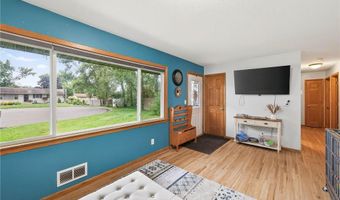 651 Randall Dr, Anoka, MN 55303