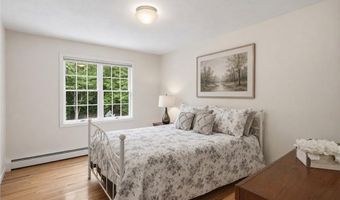 136 Holly Hills Ln, North Kingstown, RI 02874