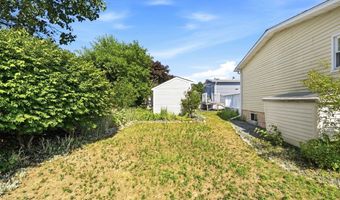 3 Queens Rd 211, Attleboro, MA 02703