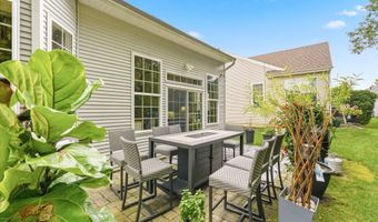 8 Meadowbrook Aly, Barnegat, NJ 08005