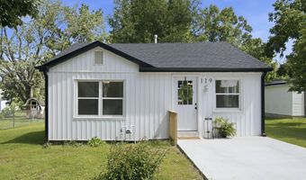119 E Pearl St, Aurora, MO 65605