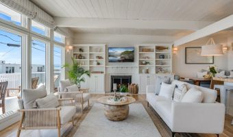 621 Beach Dr, Aptos, CA 95003