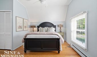 206 Edgewater Dr, Algonac, MI 48001