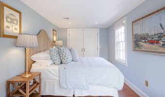 41 Elm St, Newport, RI 02840