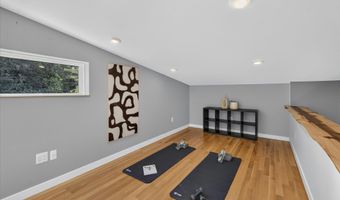 4061 Thornoaks Dr, Ann Arbor, MI 48104