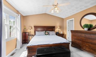 84 Country Hill Ln, North Kingstown, RI 02852