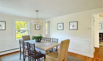 18 Chantilly Dr, Barrington, RI 02806