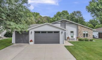 994 Emerald Hills Dr S, Arnolds Park, IA 51331