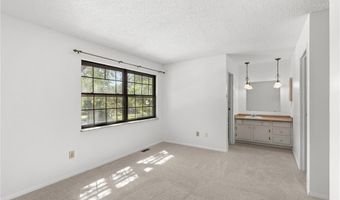 2332 Hidden Meadow Ln, Ballwin, MO 63021