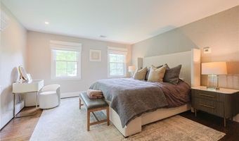 215 Adirondack Dr, East Greenwich, RI 02818