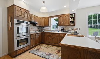 28 Wintergreen Hill Rd, Danbury, CT 06811