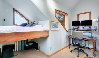 17520 Snow Crest Ln, Anchorage, AK 99516