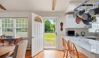 40 Cape Cod Ln, Barnstable, MA 02630