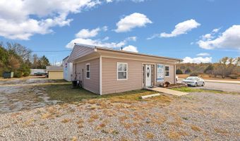 1302 Shull St, Ava, MO 65608