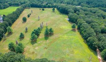 6 Davis Dr, Barnstead, NH 03225