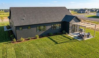 204 41st St SW, Altoona, IA 50009