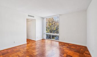 5005 BATTERY Ln #1, Bethesda, MD 20814